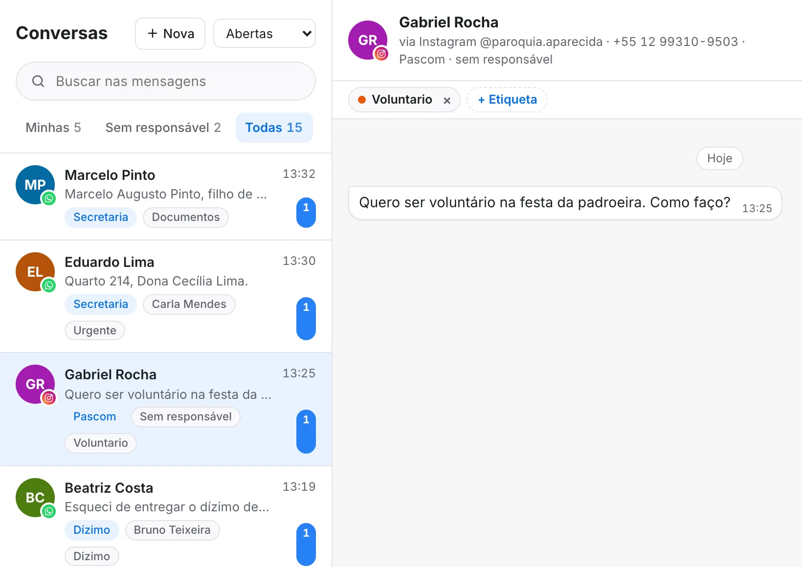Lista de conversas do NOAV com mensagens do WhatsApp e do Instagram, cada uma com o time e a etiqueta