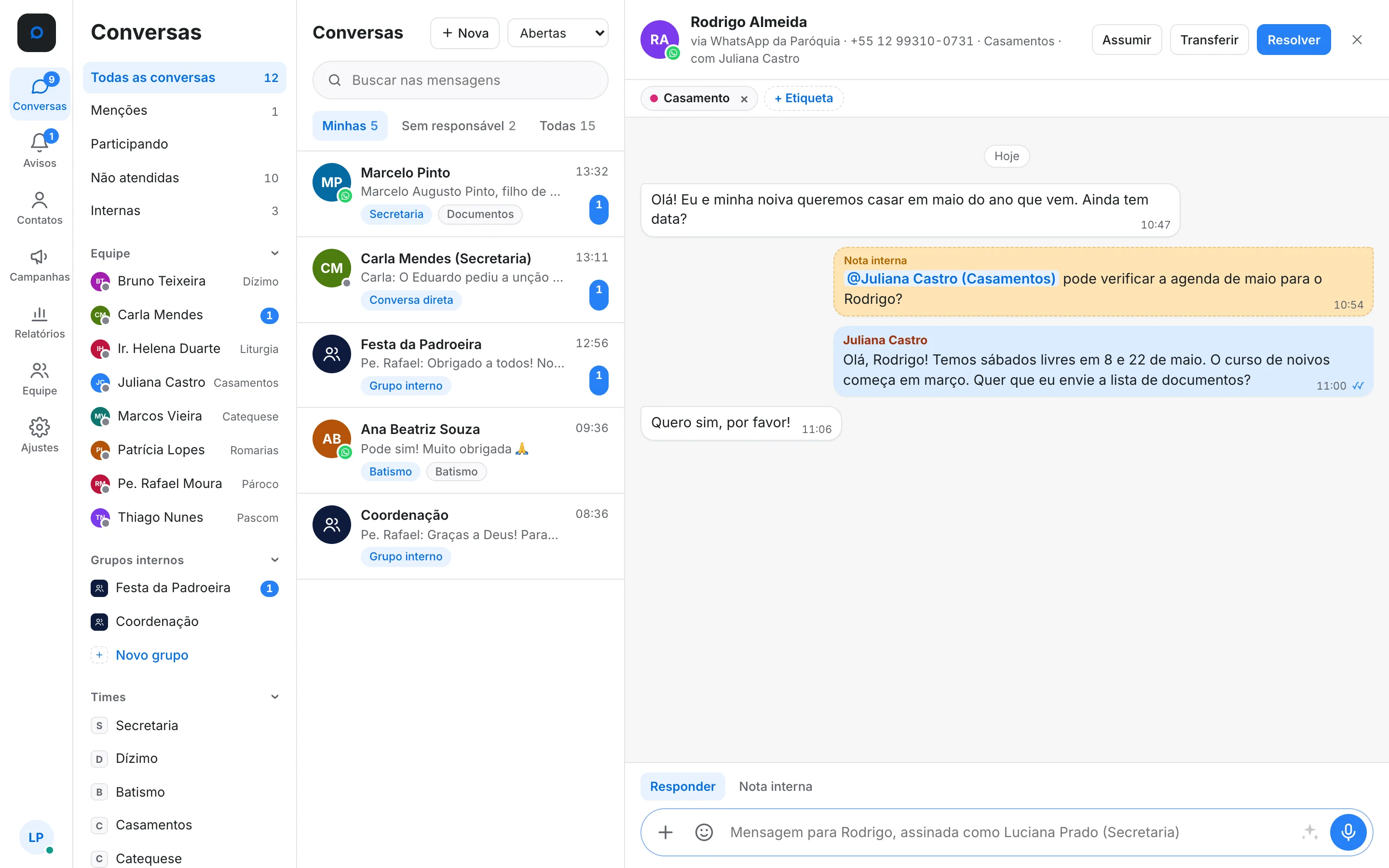 Painel do NOAV no computador: lista de conversas e a conversa de um casal pedindo data para o casamento, com nota interna para a equipe